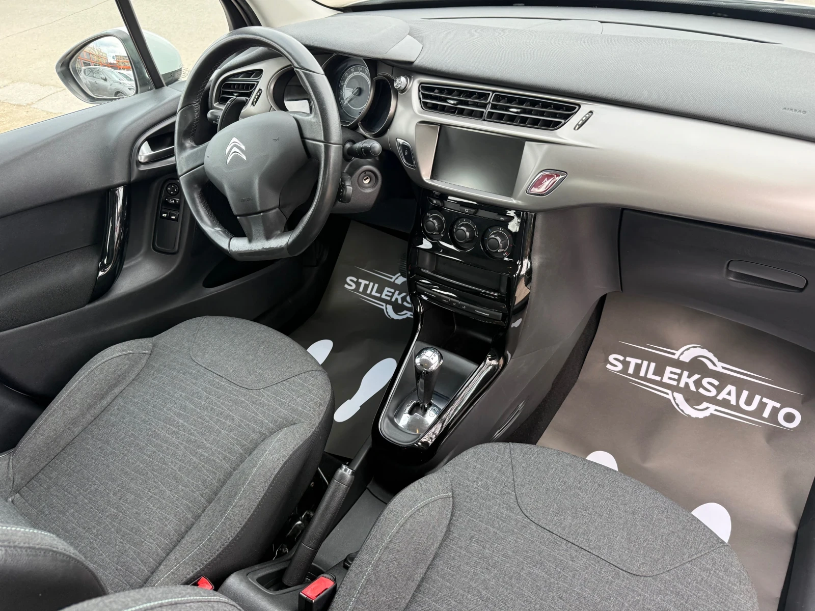 Citroen C3 Автоматик-Бензин, снимка 10 - Автомобили и джипове - 54124617