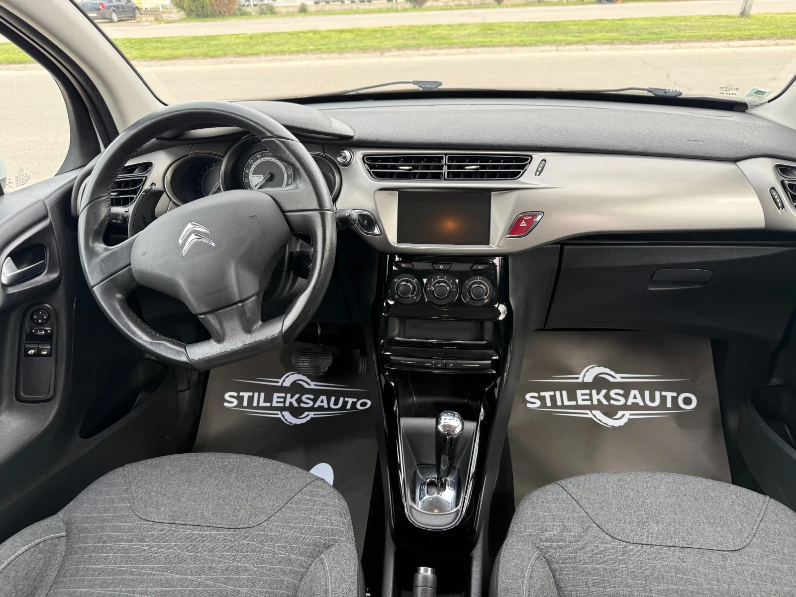 Citroen C3 Автоматик-Бензин, снимка 9 - Автомобили и джипове - 54124617