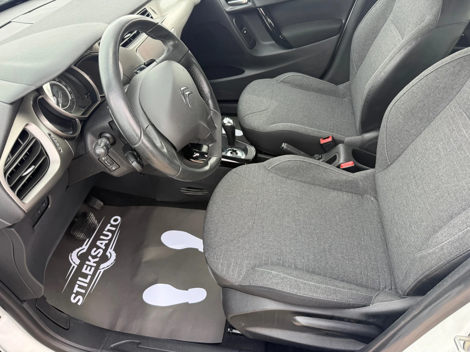 Citroen C3 Автоматик-Бензин, снимка 13 - Автомобили и джипове - 54124617