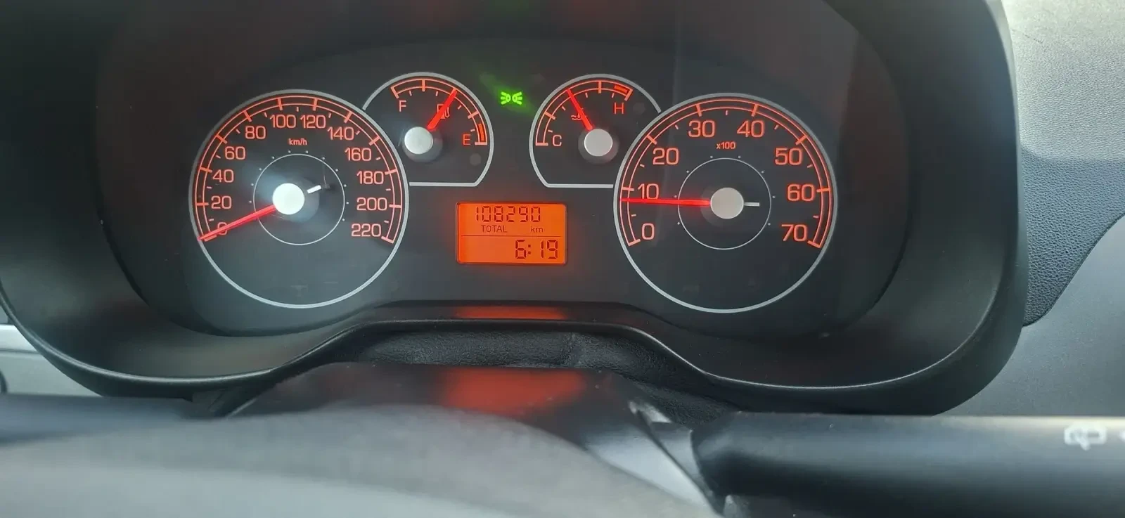 Fiat Punto 1.4i  80к.с., снимка 9 - Автомобили и джипове - 54746909
