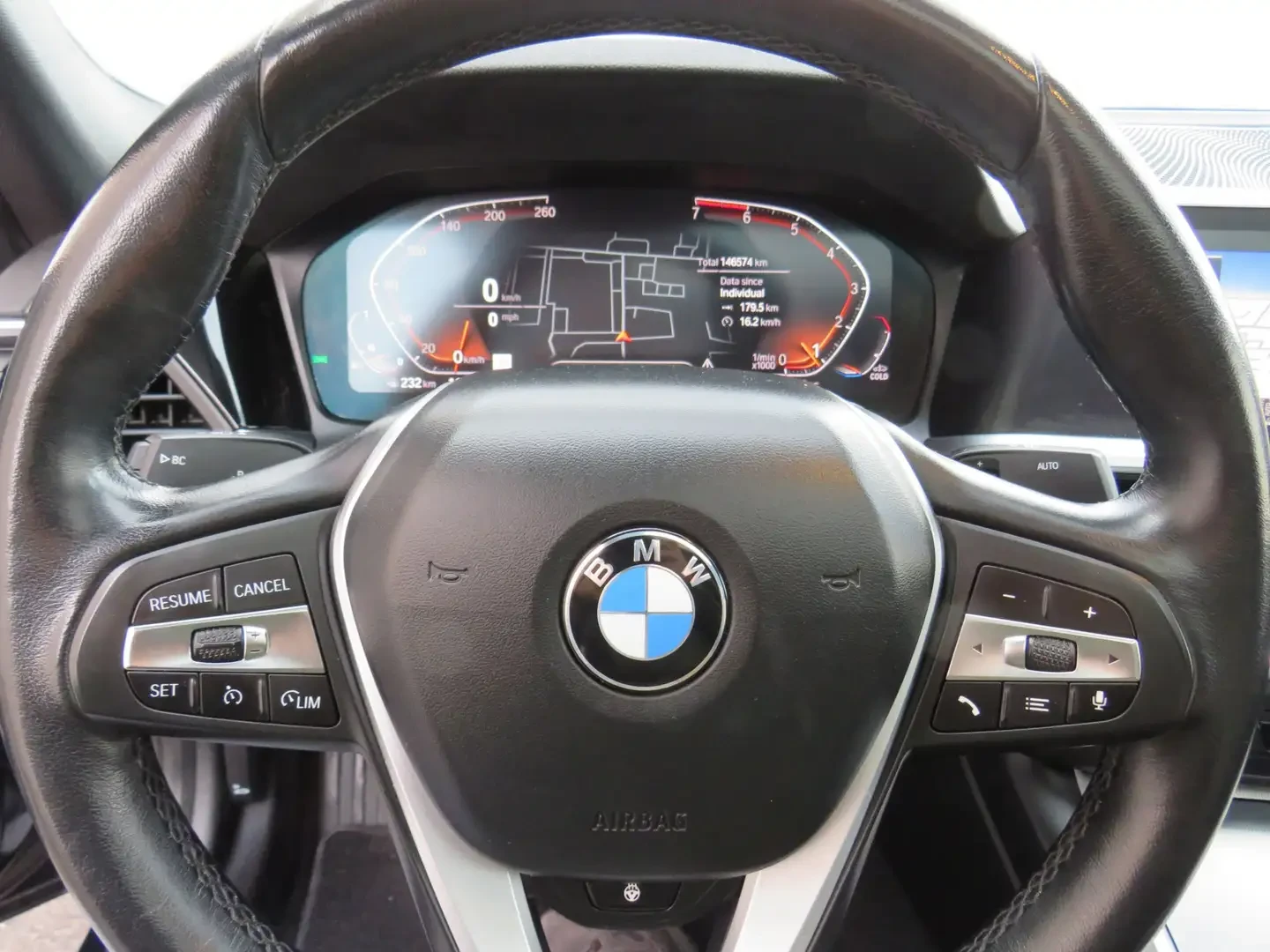 BMW 330 Xi* M-Pack* B48* Distronic* Digital, снимка 8 - Автомобили и джипове - 55220088