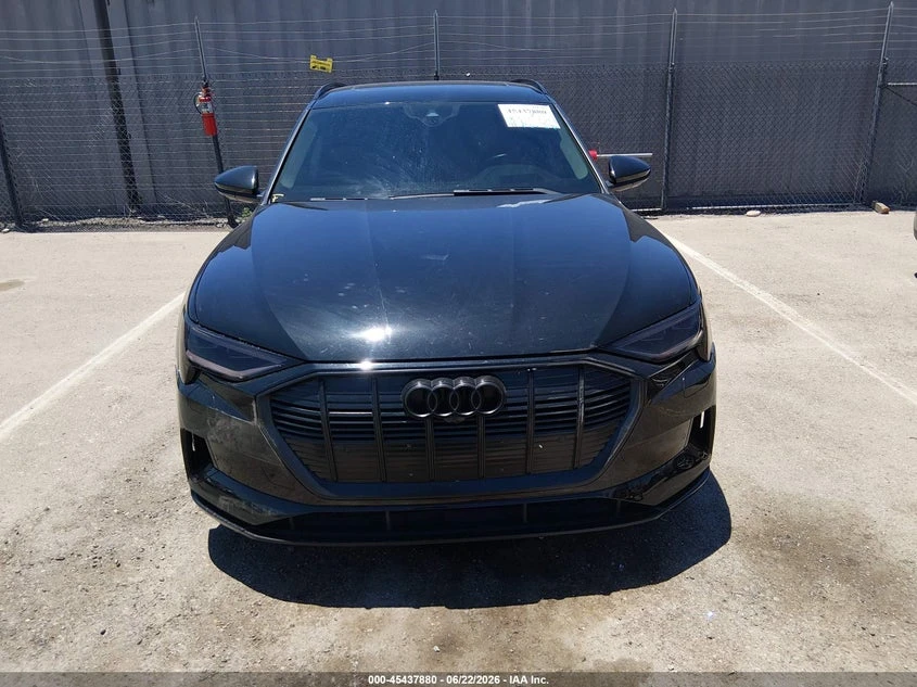 Audi E-Tron Premium Plus, снимка 12 - Автомобили и джипове - 55240766
