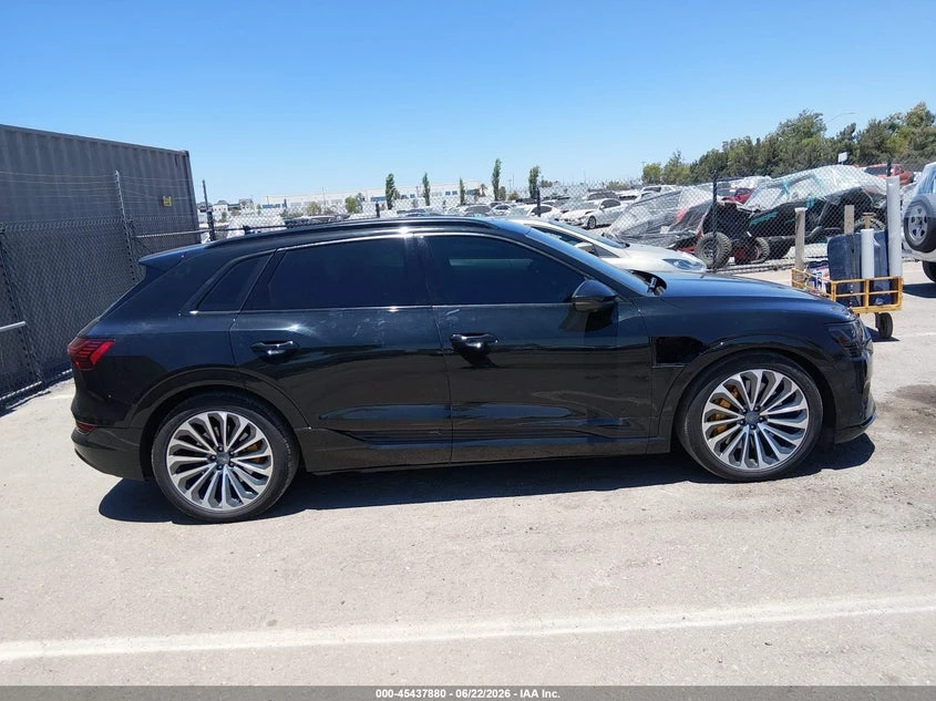 Audi E-Tron Premium Plus, снимка 13 - Автомобили и джипове - 55240766