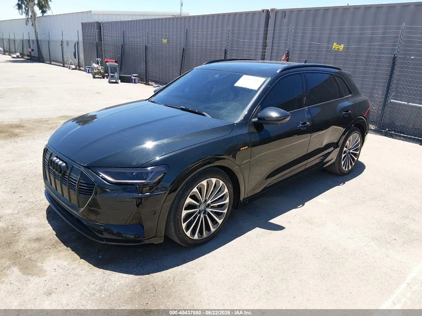 Audi E-Tron Premium Plus, снимка 2 - Автомобили и джипове - 55240766