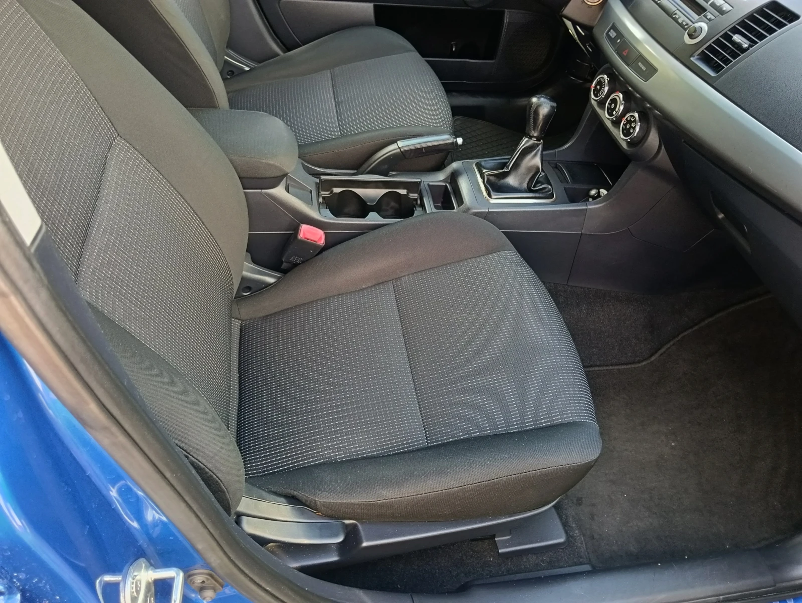 Mitsubishi Lancer 1.5i, снимка 10 - Автомобили и джипове - 55282845