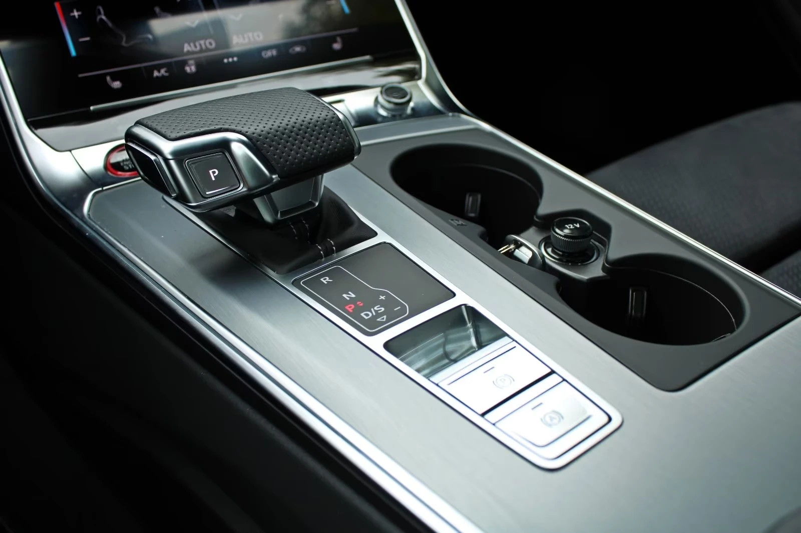 Audi S6 FACELIFT / HUD / MATRIX / 360 / QUATTRO / MIB3 / , снимка 11 - Автомобили и джипове - 55308197