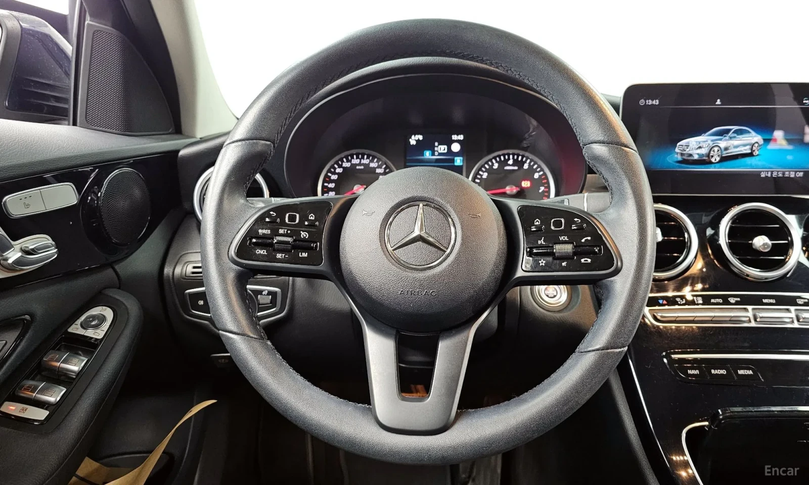 Mercedes-Benz C 200 Реални километри\Топ състояние\ Супер оферта, снимка 13 - Автомобили и джипове - 55574561