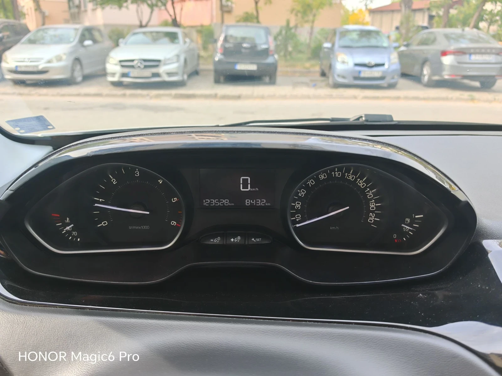 Peugeot 208 1.6 HDI, 75�.�., ����, ����-6�, 123600�.�. | Mobile.bg � ����������� 9