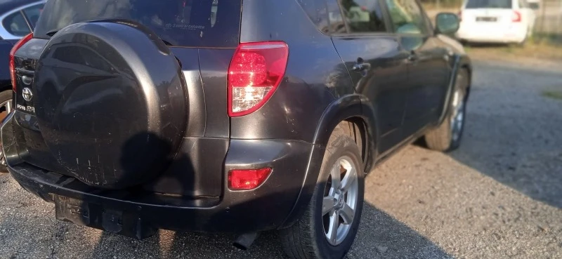 Toyota Rav4 2.2 дкат кей лес, снимка 4 - Автомобили и джипове - 46760798