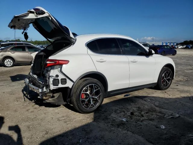 Alfa Romeo Stelvio Крайна цена с вс. такси до България !, снимка 3 - Автомобили и джипове - 47475050