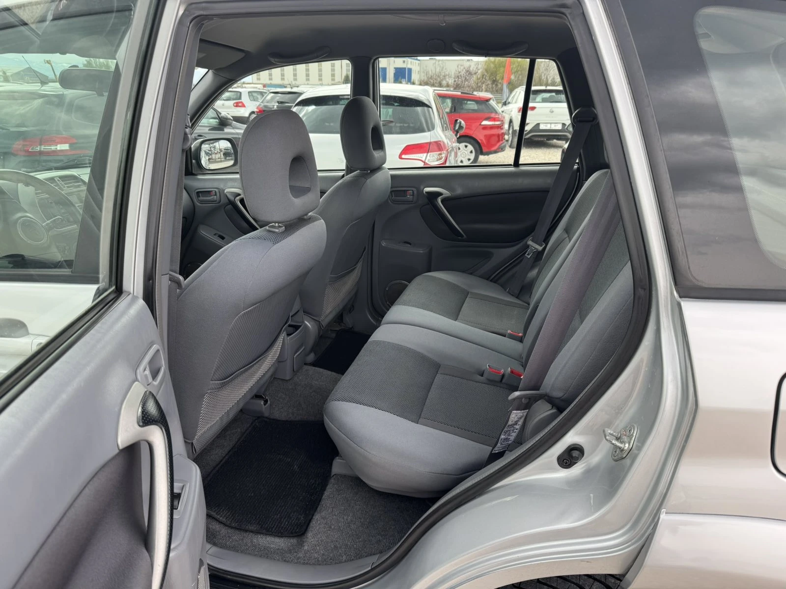 Toyota Rav4 2.0i 4x4 - изображение 8