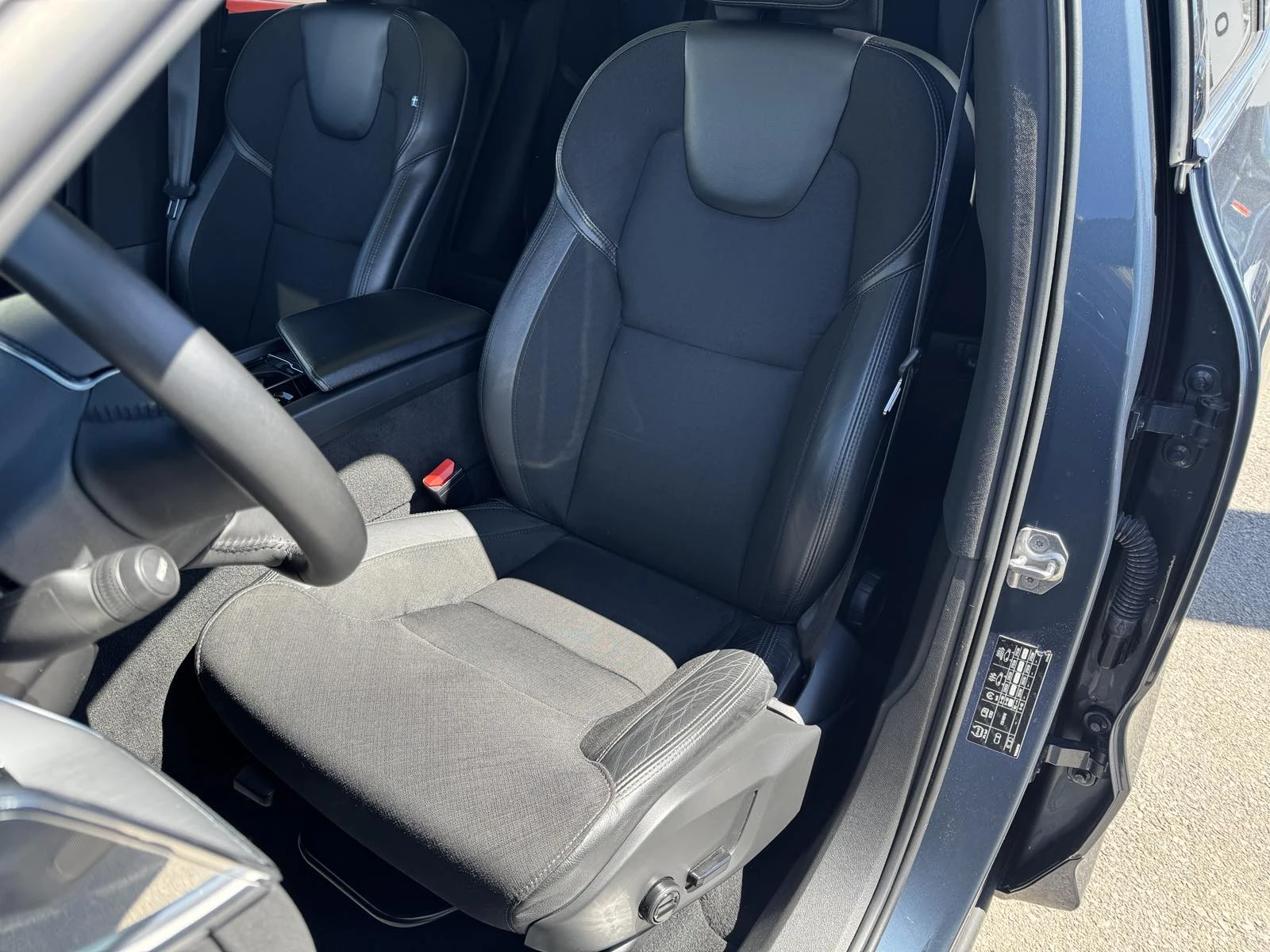 Volvo XC60 T8 TWIN ENGINE AWD, снимка 14 - Автомобили и джипове - 54136988