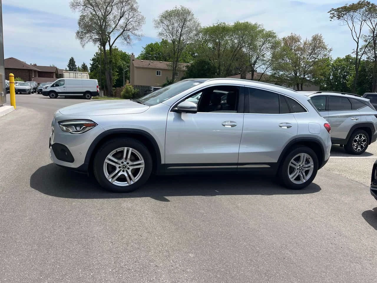 Mercedes-Benz GLA 250 4MATIC| DISTRONIC| AMBIENTNO| PANORAMA| , снимка 2 - Автомобили и джипове - 54821523