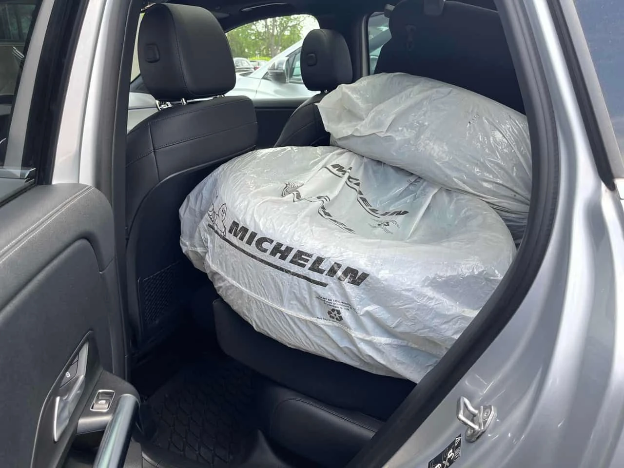 Mercedes-Benz GLA 250 4MATIC| DISTRONIC| AMBIENTNO| PANORAMA| , снимка 12 - Автомобили и джипове - 54821523