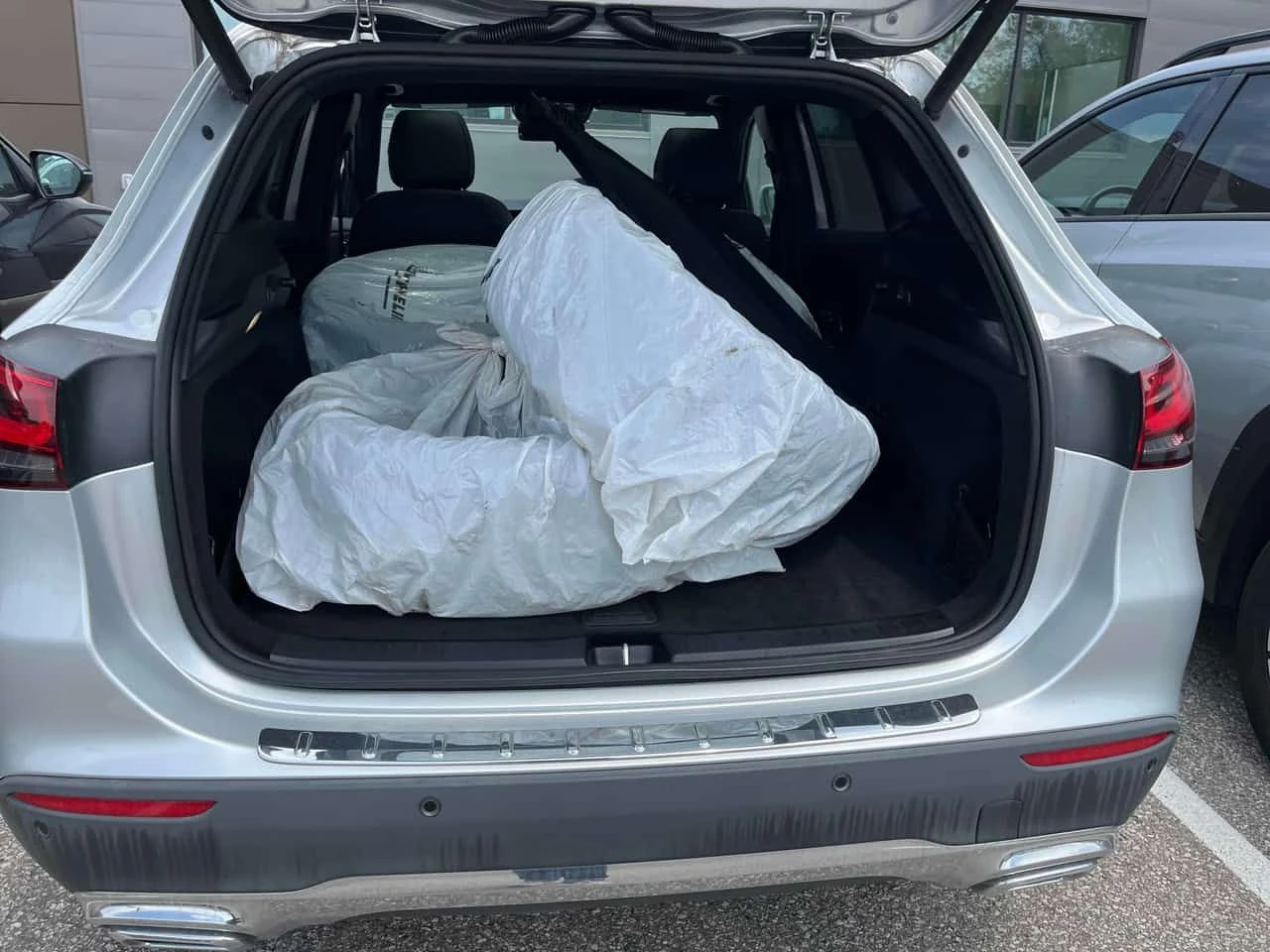 Mercedes-Benz GLA 250 4MATIC| DISTRONIC| AMBIENTNO| PANORAMA| , снимка 13 - Автомобили и джипове - 54821523
