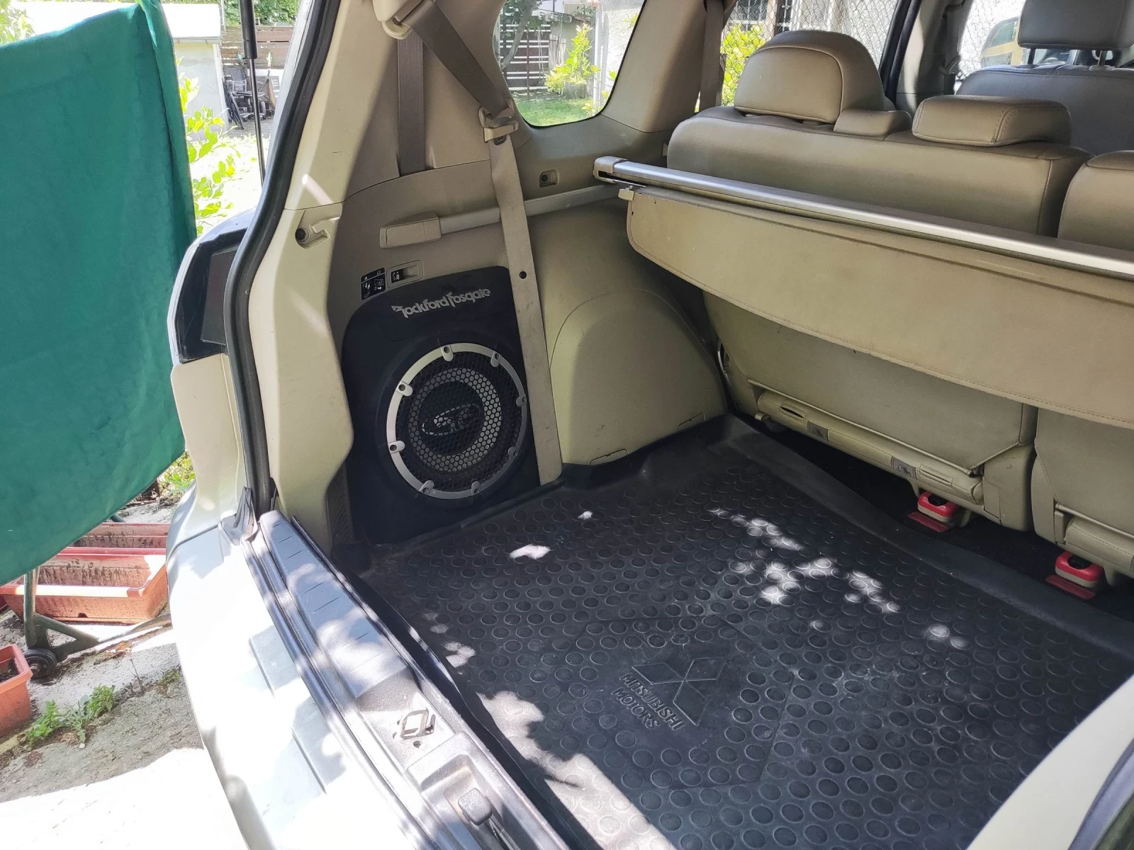 Mitsubishi Outlander 2.0 DiD, снимка 4 - Автомобили и джипове - 54955048