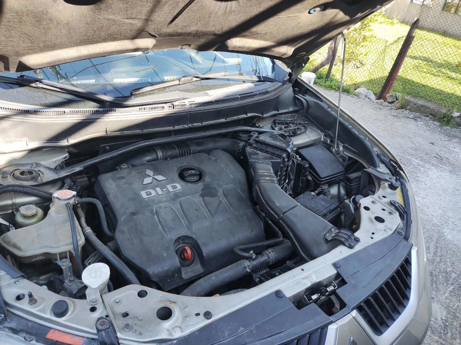 Mitsubishi Outlander 2.0 DiD, снимка 10 - Автомобили и джипове - 54955048