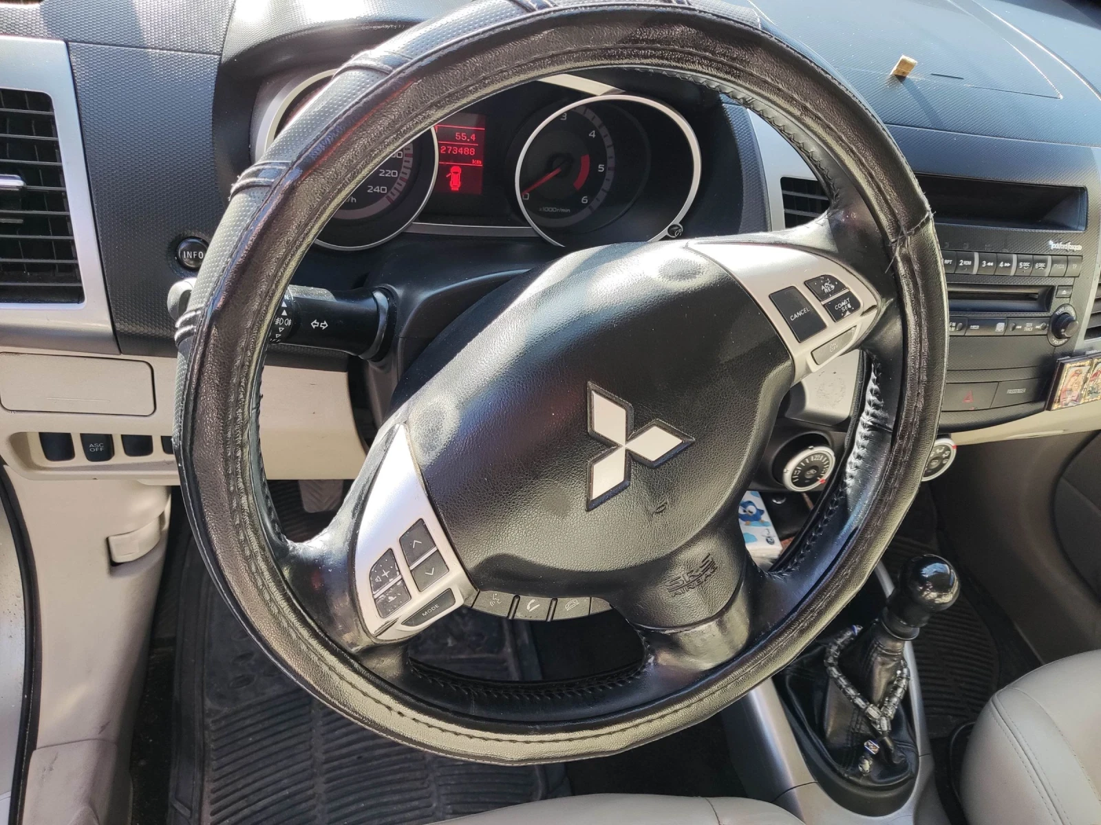 Mitsubishi Outlander 2.0 DiD, снимка 17 - Автомобили и джипове - 54955048
