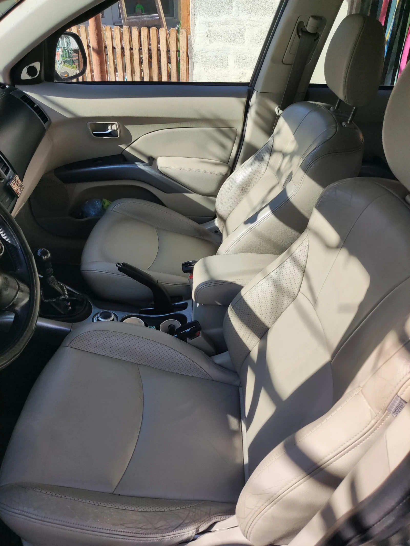 Mitsubishi Outlander 2.0 DiD, снимка 12 - Автомобили и джипове - 54955048