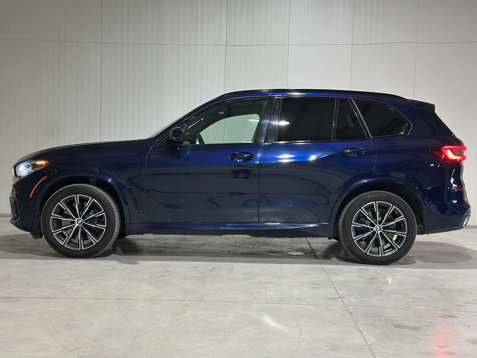 BMW X5 45e xDrive Plug-in Hybrid, снимка 2 - Автомобили и джипове - 55465050