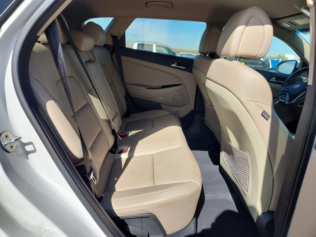 Hyundai Tucson 1.6l Limited, снимка 10 - Автомобили и джипове - 56025532