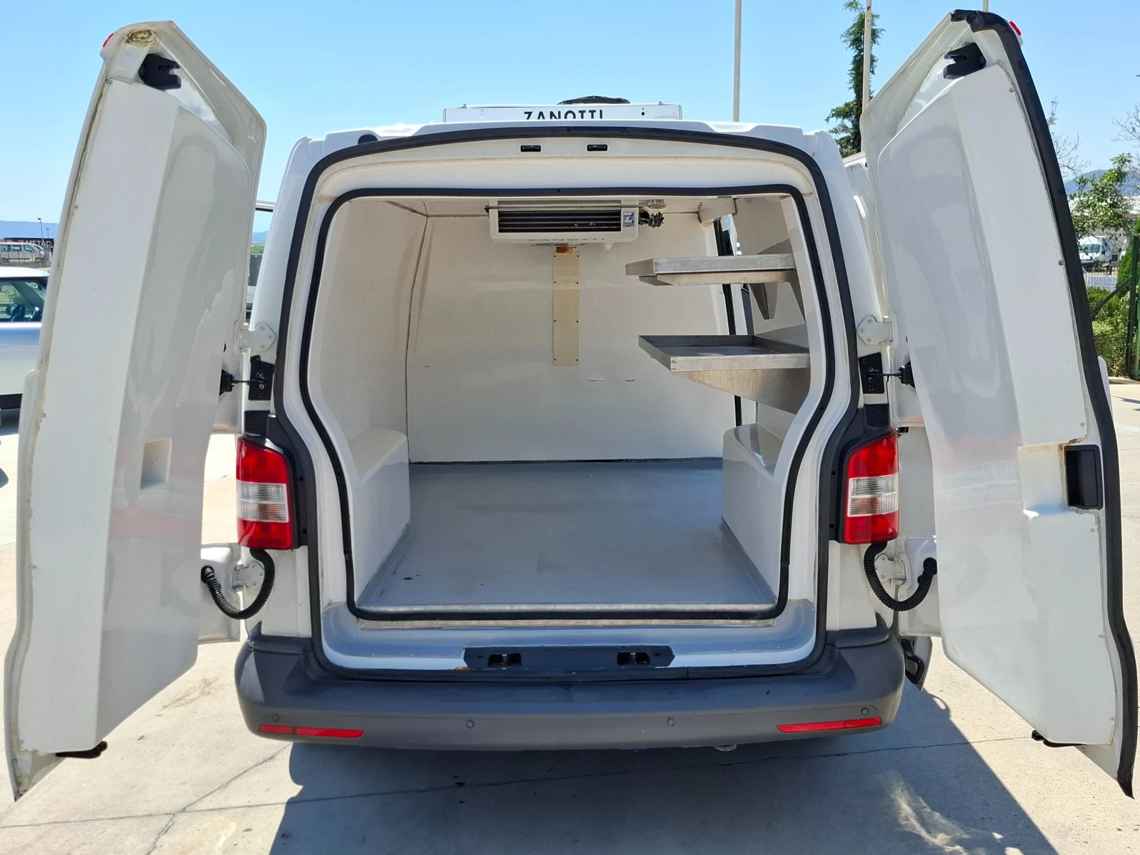 VW Transporter  Euro5B/220V | Mobile.bg   13