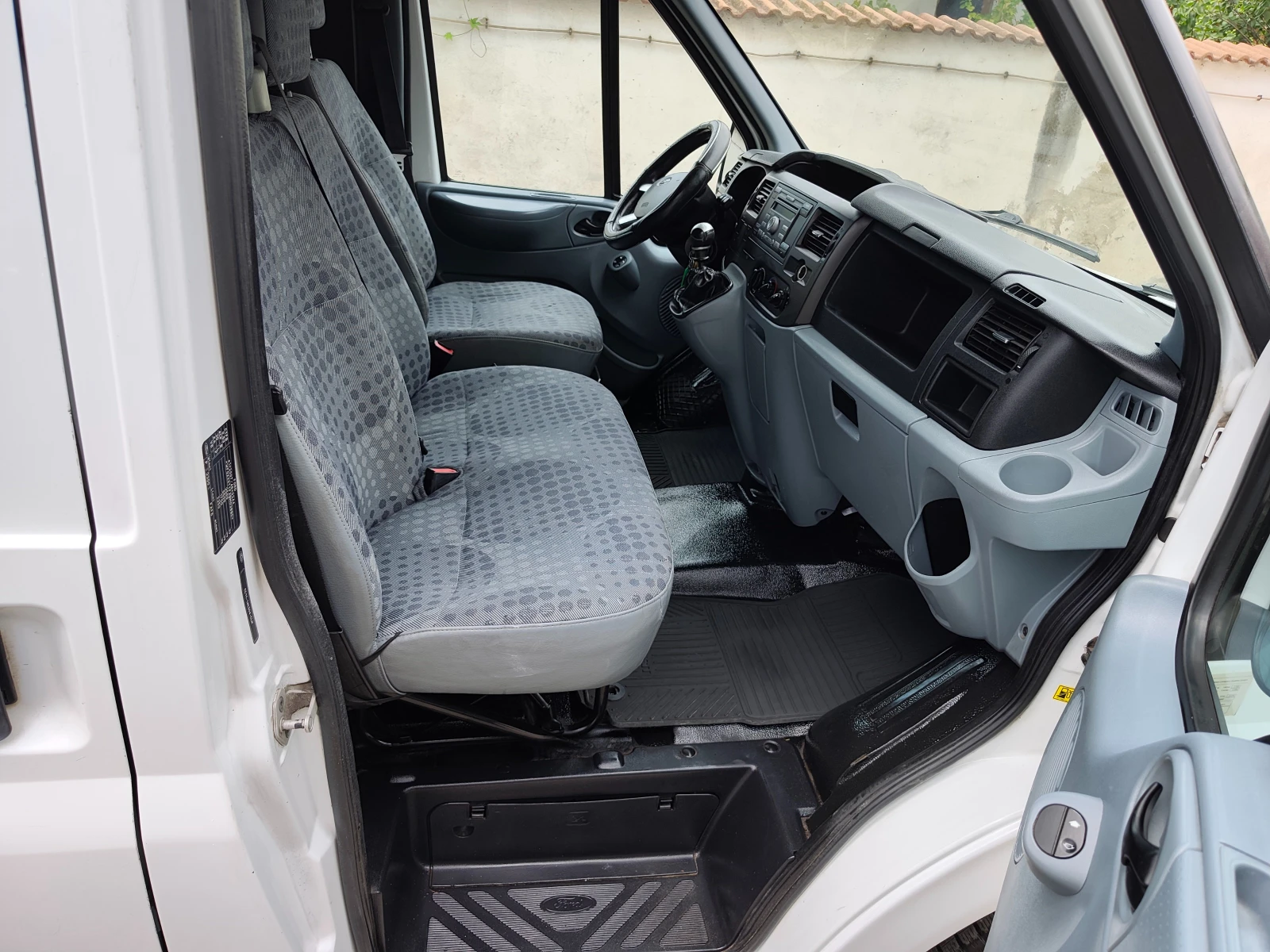 Ford Transit 2.2 TDCI КЛИМАТИК, снимка 12 - Бусове и автобуси - 55012244