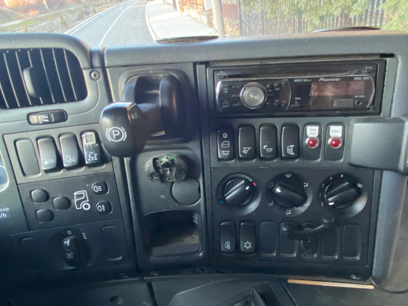 Scania P 230 0887406748 кран, снимка 9 - Камиони - 55104341