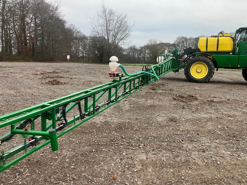 Самоходна пръскачка Друга марка JOHN DEERE R4040i 36 МЕТРА 4000 ЛИТРА ЛИЗИНГ, снимка 5 - Селскостопанска техника - 48427886