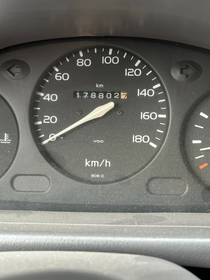 Nissan Micra 1000 Кубика / Бензин , снимка 8 - Автомобили и джипове - 52813403