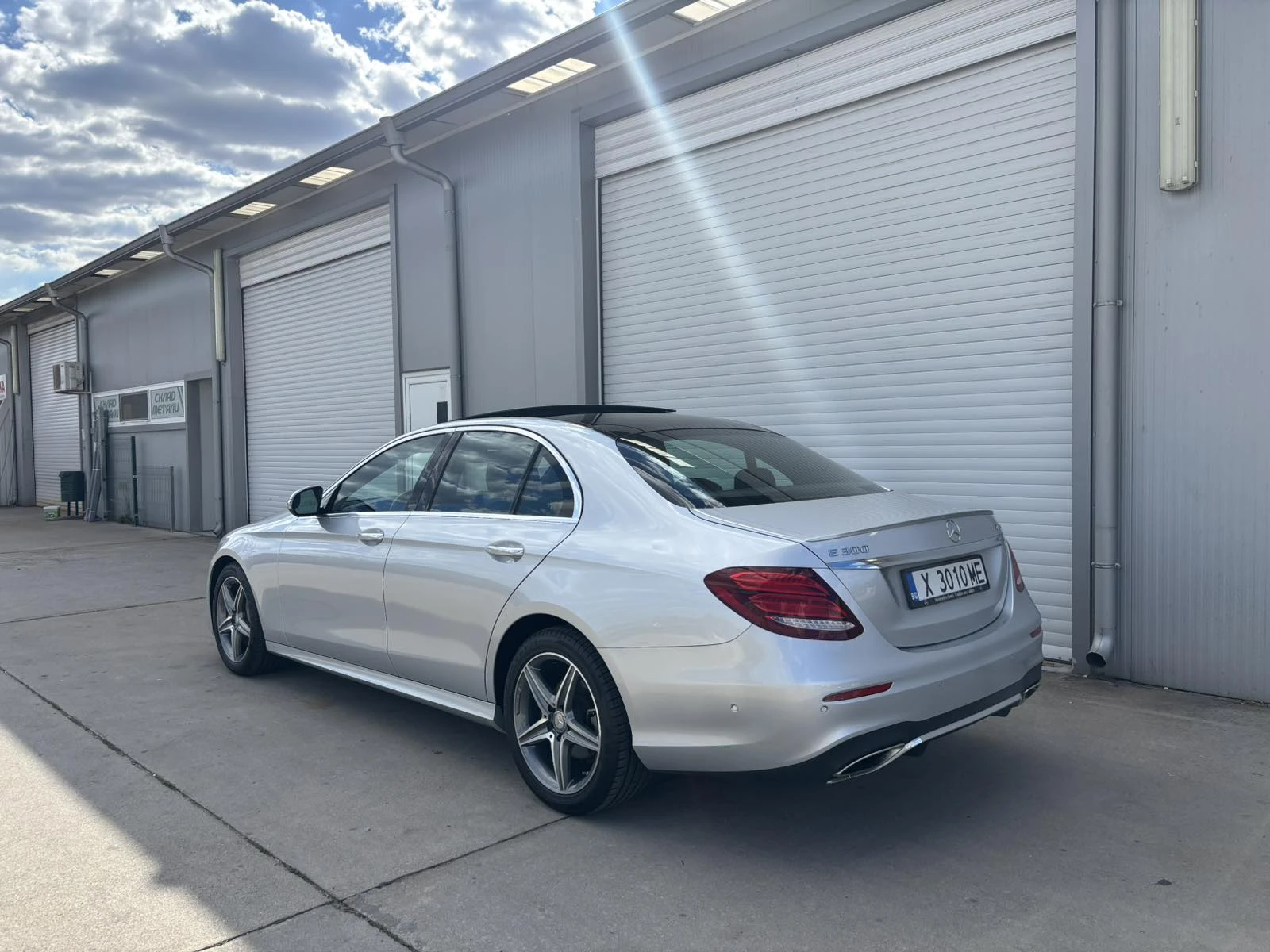 Mercedes-Benz E 300 4 MATIC AMG-LINE / PANORAMA / BURMESTER - изображение 3