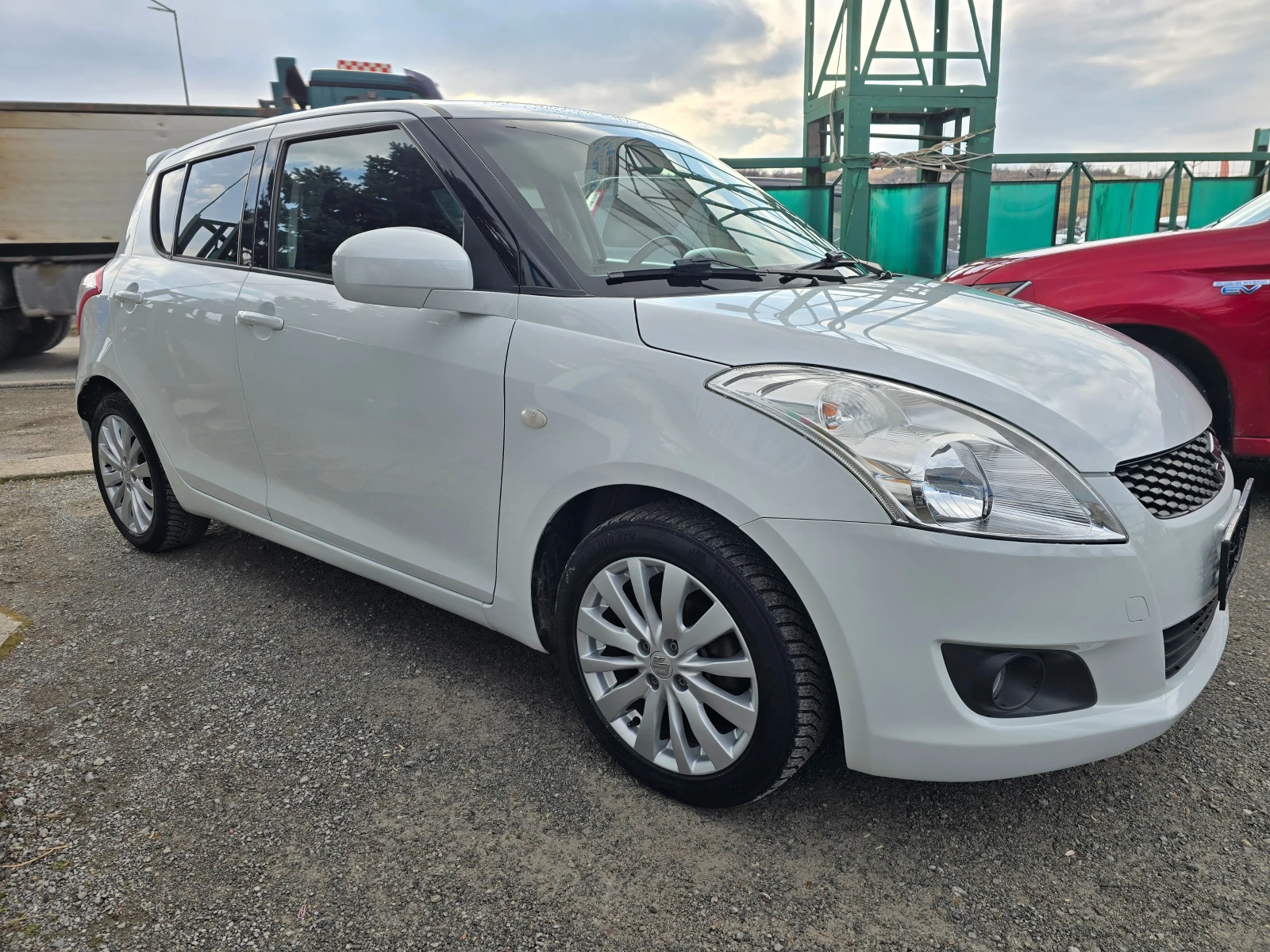 Suzuki Swift 1.3i-Facelift, снимка 2 - Автомобили и джипове - 53724345