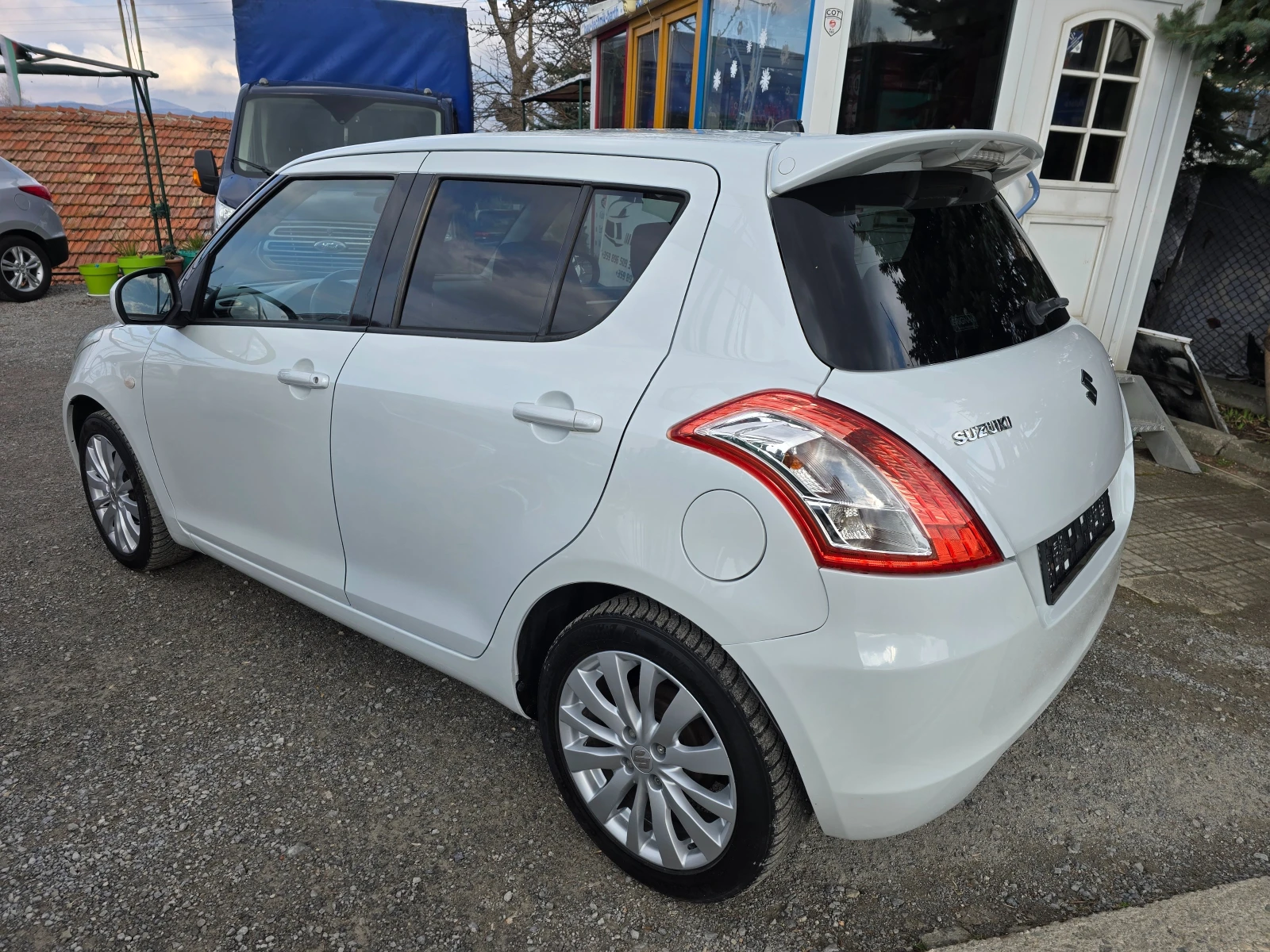 Suzuki Swift 1.3i-Facelift, снимка 6 - Автомобили и джипове - 53724345