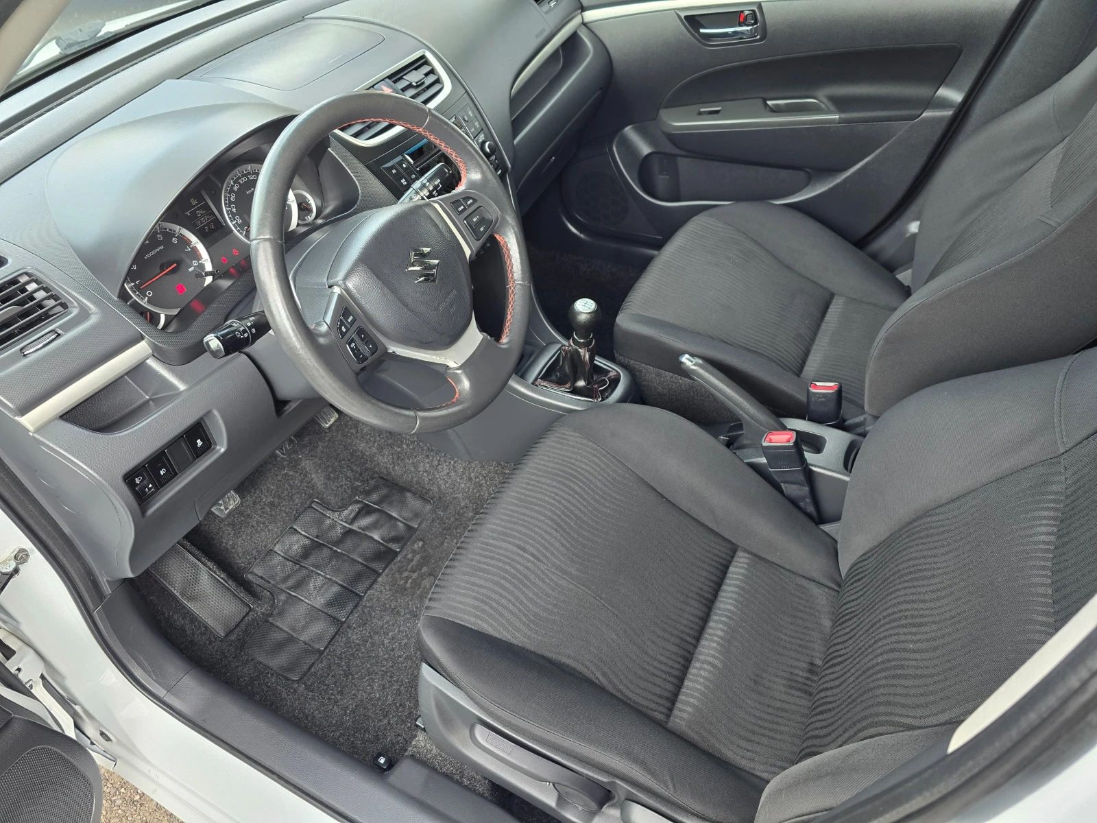 Suzuki Swift 1.3i-Facelift, снимка 7 - Автомобили и джипове - 53724345