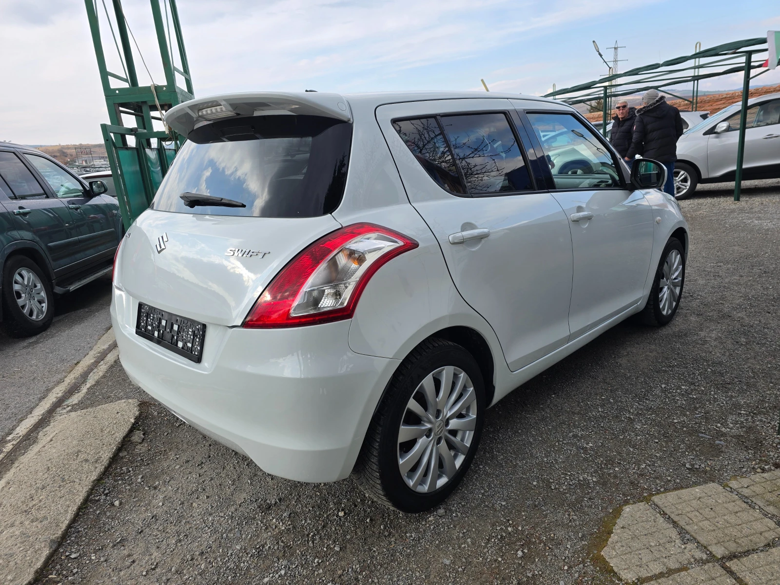 Suzuki Swift 1.3i-Facelift, снимка 4 - Автомобили и джипове - 53724345