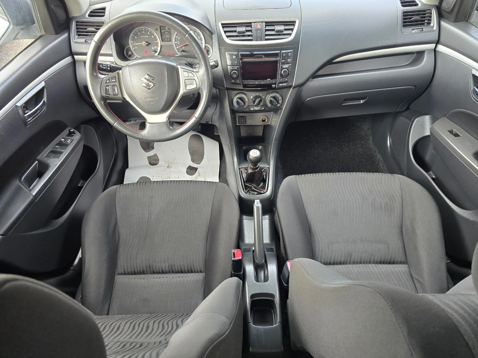 Suzuki Swift 1.3i-Facelift, снимка 10 - Автомобили и джипове - 53724345