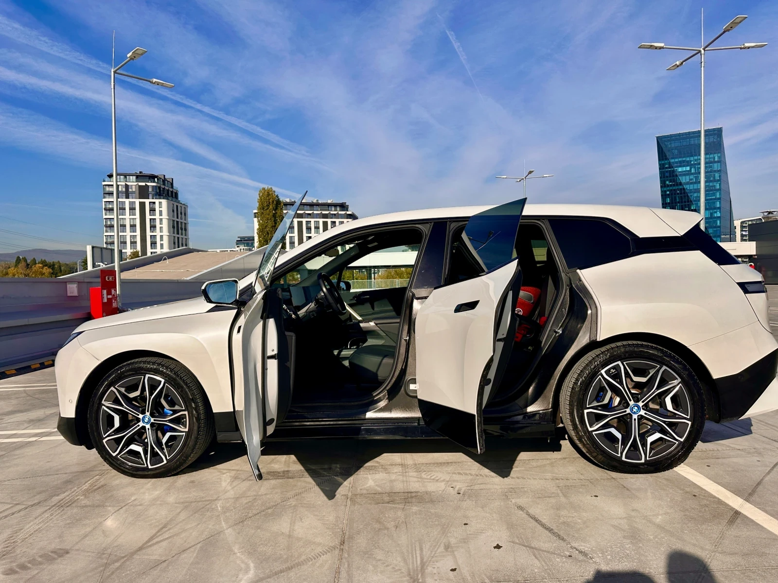 BMW iX BMW iX xDrive40 Laserlight Harman Kardon Driving A, снимка 13 - Автомобили и джипове - 53788912