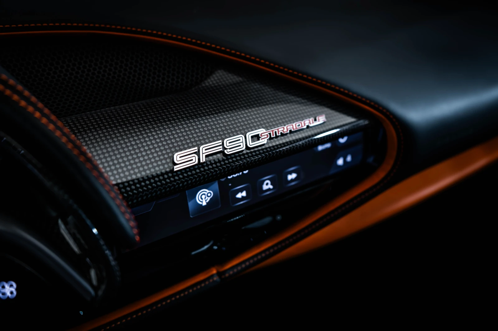 Ferrari SF 90 Stradale  * Lift* Carbon* 360* 20* , снимка 16 - Автомобили и джипове - 53894077