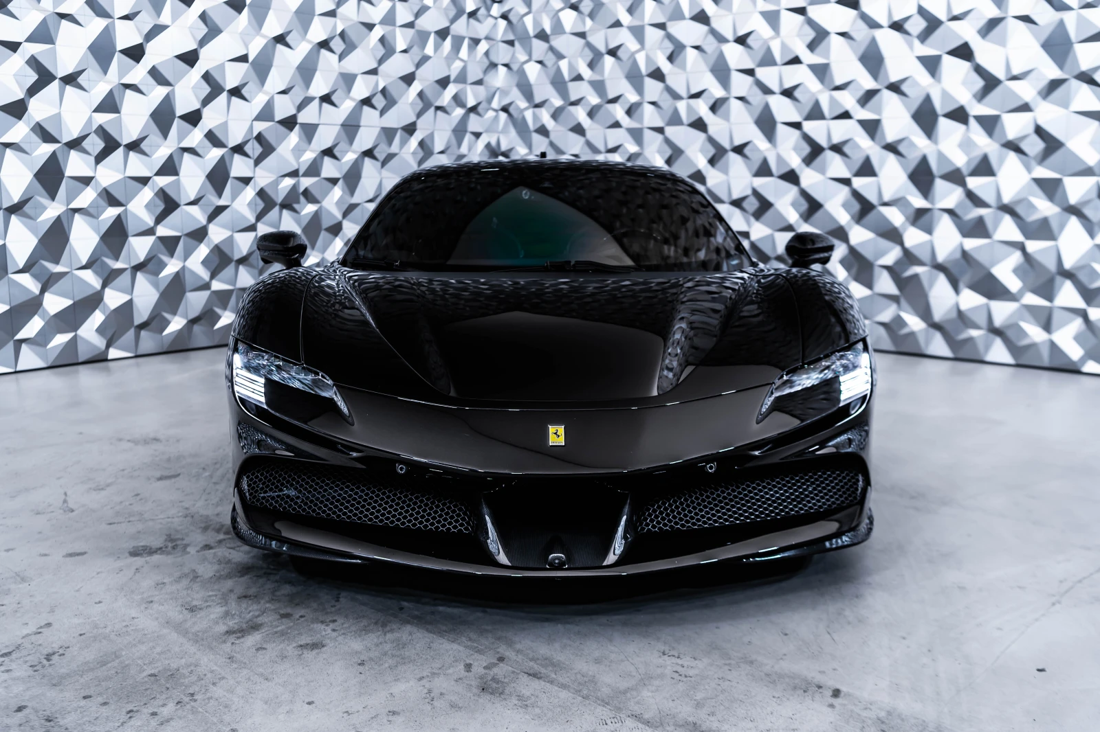Ferrari SF 90 Stradale  * Lift* Carbon* 360* 20* , снимка 2 - Автомобили и джипове - 53894077