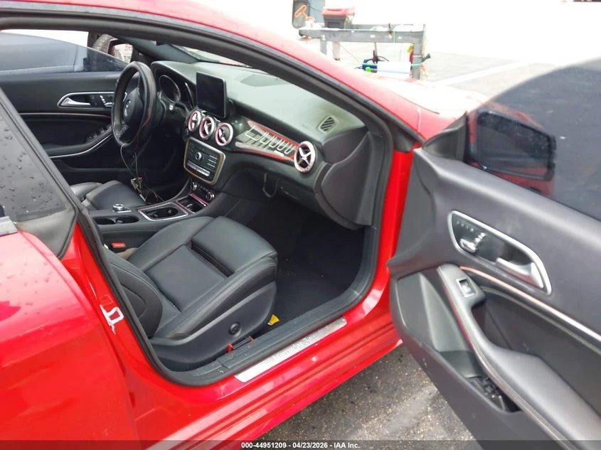 Mercedes-Benz CLA 250, снимка 3 - Автомобили и джипове - 54514754