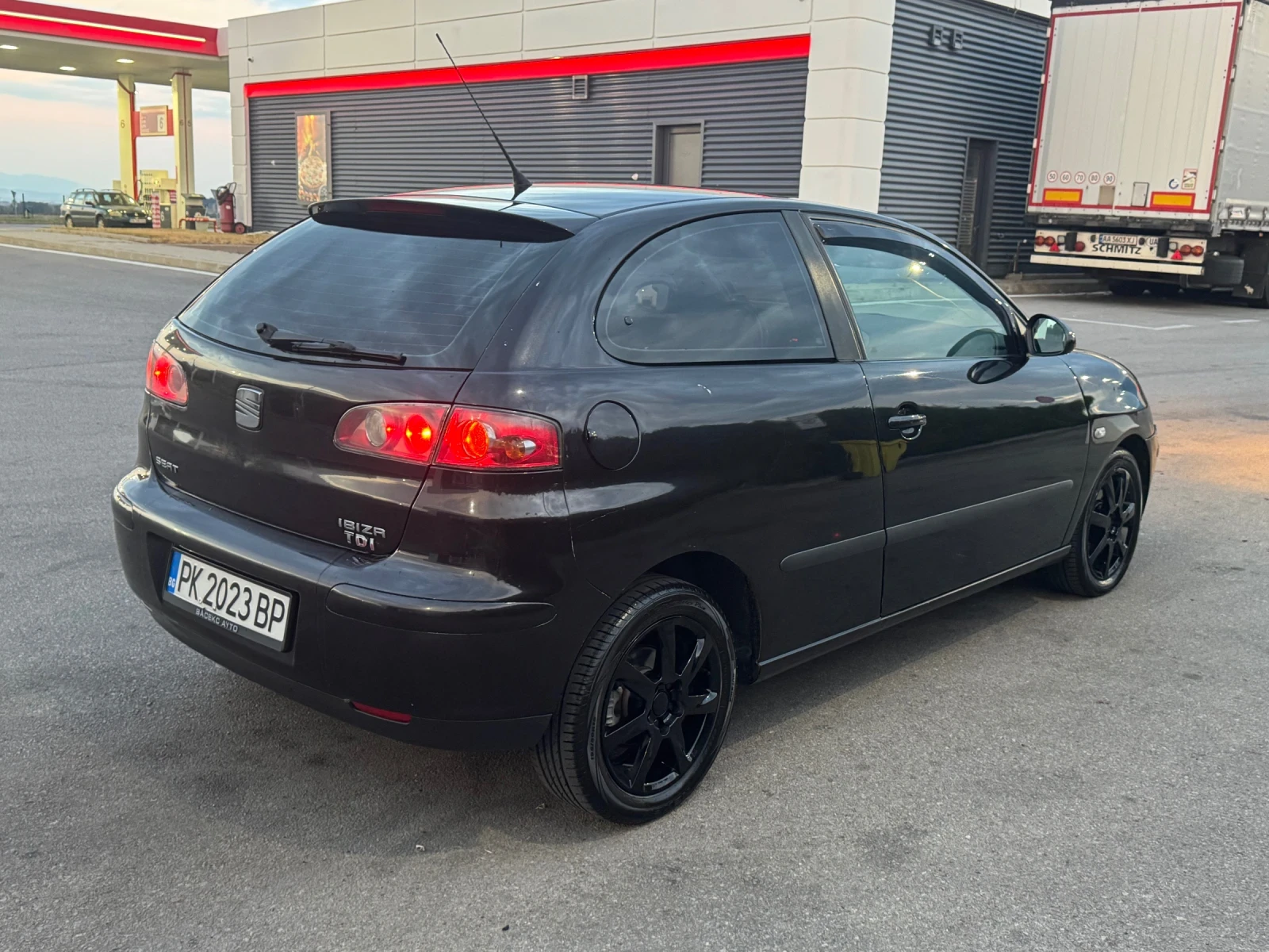 Seat Ibiza 1.9 131 ASZ, снимка 8 - Автомобили и джипове - 56371402
