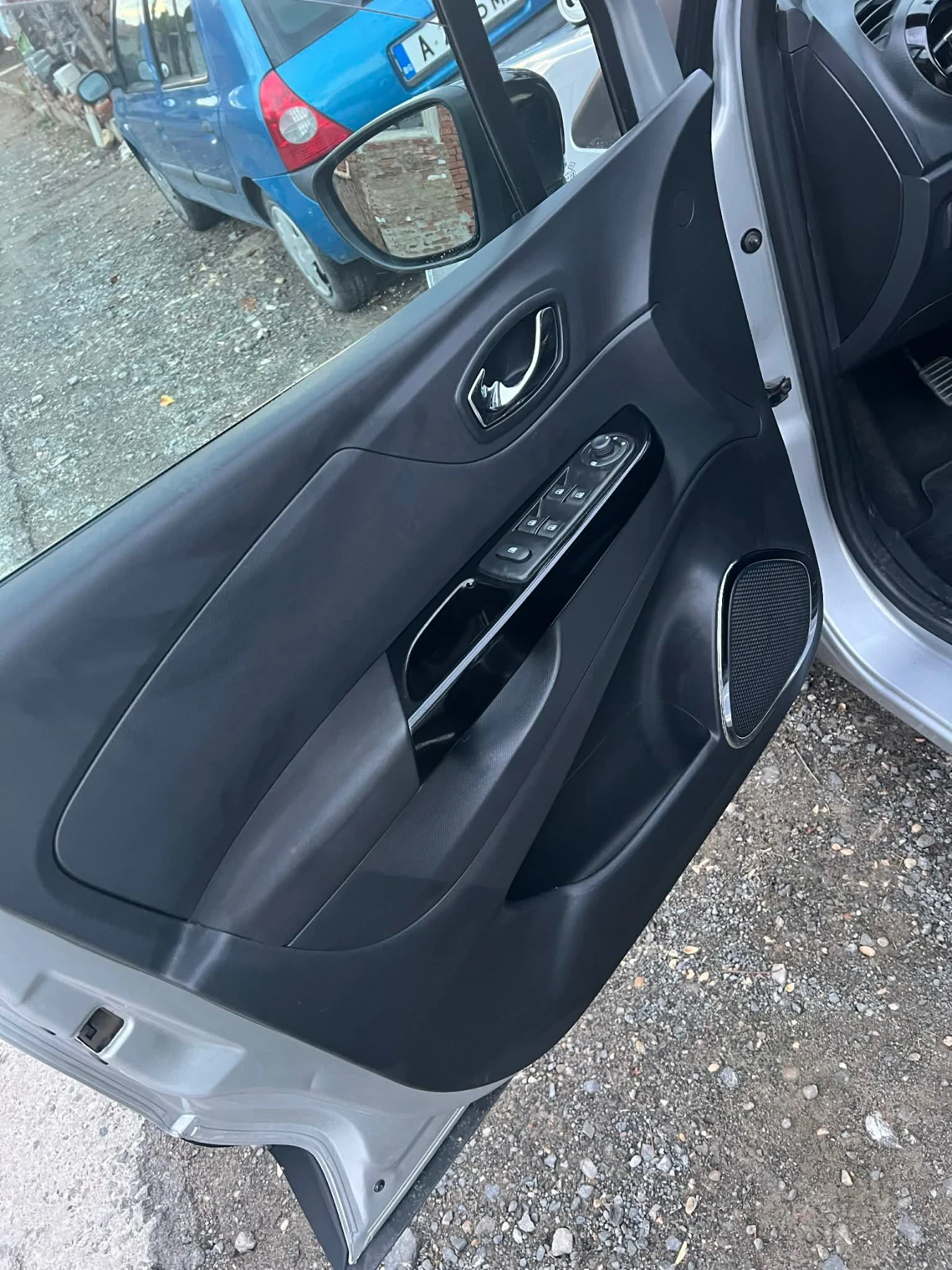 Renault Captur, снимка 8 - Автомобили и джипове - 56390100
