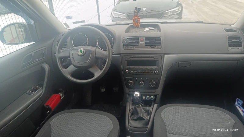 Skoda Yeti 4X4 TSI, снимка 9 - Автомобили и джипове - 48443810