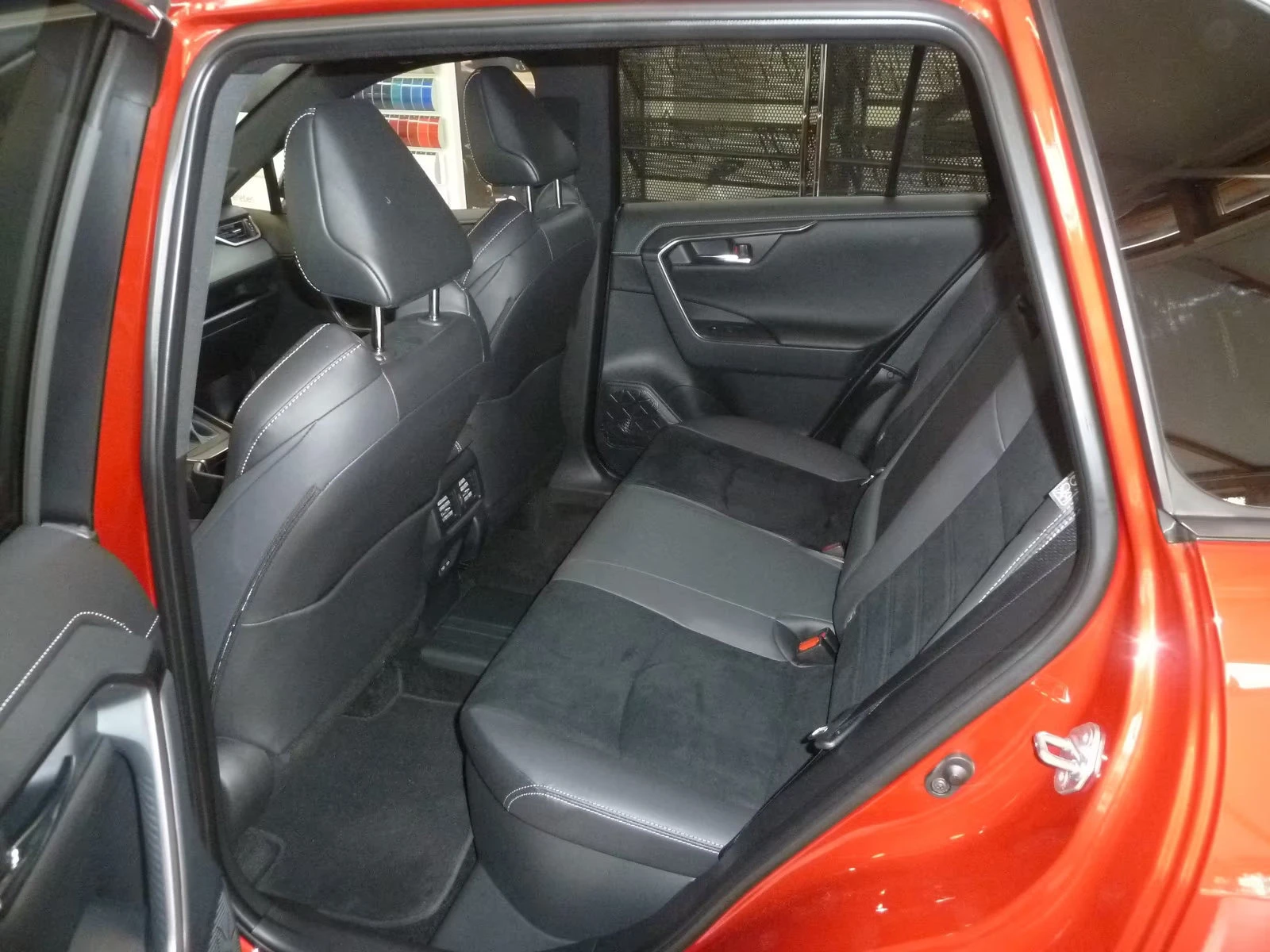 Toyota Rav4 PHEV/306HP/GR-SPORT/4X4/360/NAVI/LED/ACC/657v | Mobile.bg   11