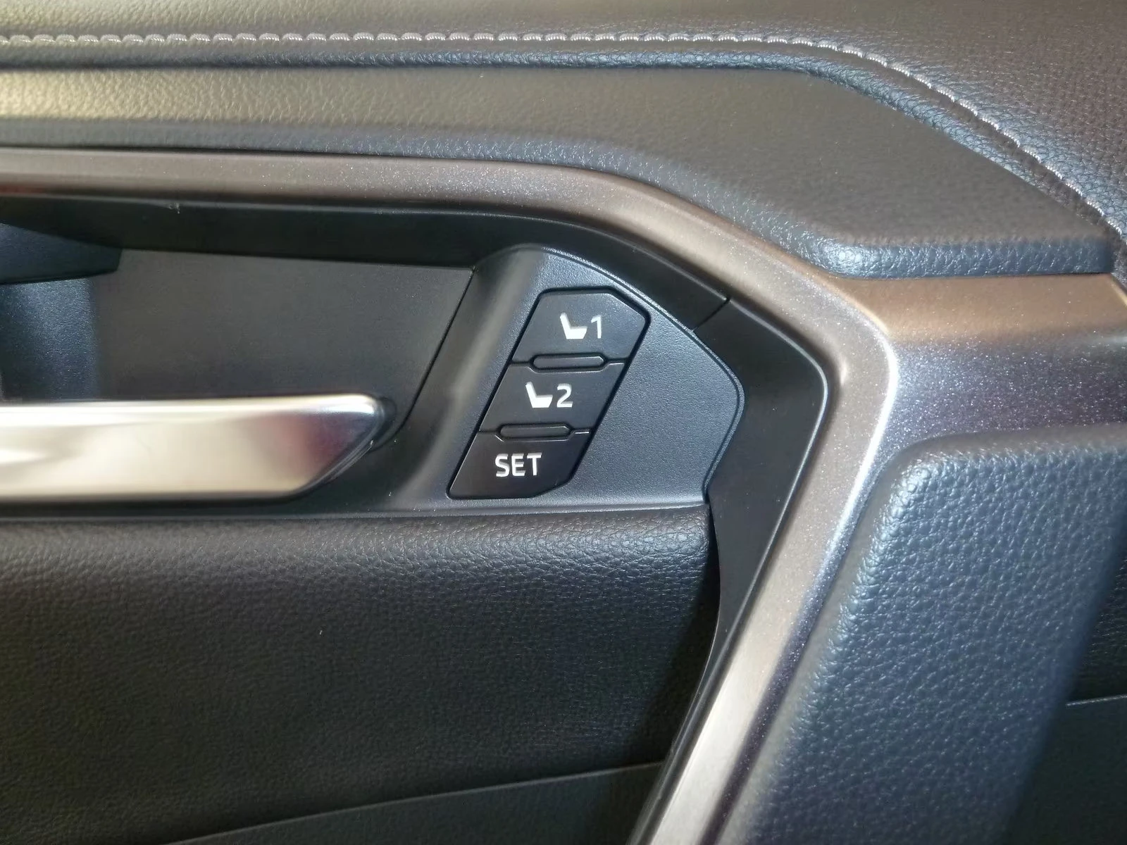 Toyota Rav4 PHEV/306HP/GR-SPORT/4X4/360/NAVI/LED/ACC/657v | Mobile.bg   14