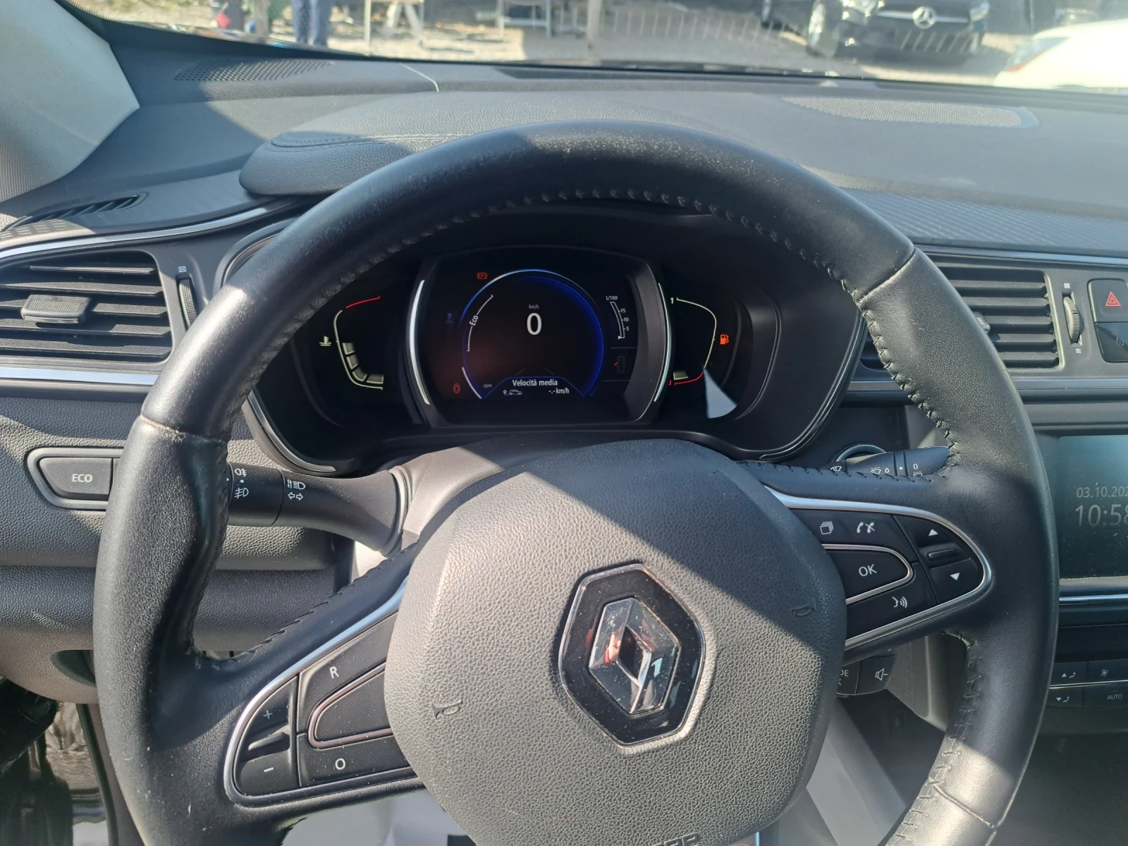 Renault Kadjar 1.2TCE FULL, снимка 12 - Автомобили и джипове - 53779230