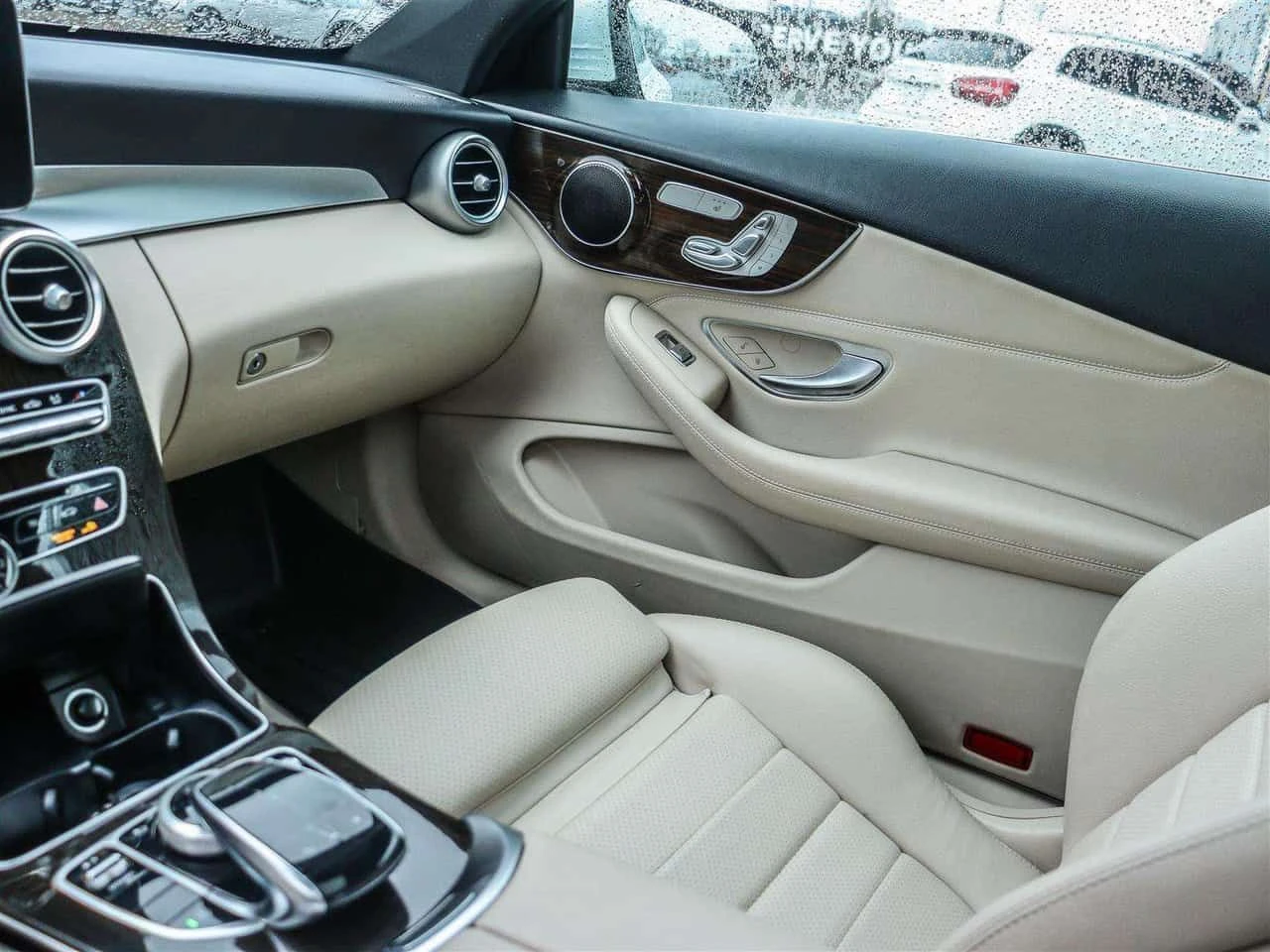Mercedes-Benz C 300 * CARFAX * ЦЕНА ДО БГ, снимка 13 - Автомобили и джипове - 54792125