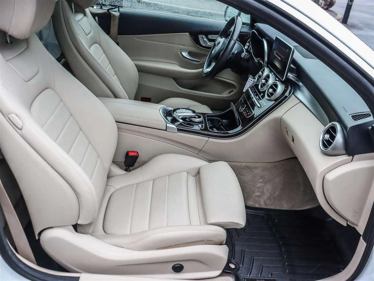 Mercedes-Benz C 300 * CARFAX * ЦЕНА ДО БГ, снимка 16 - Автомобили и джипове - 54792125