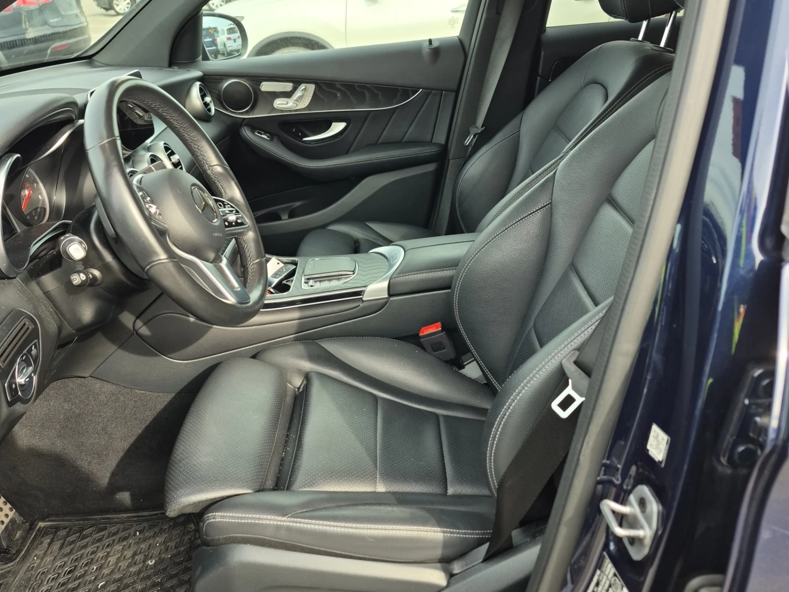 Mercedes-Benz GLC 300  DISTRONIC / 360 / MEMORY / BURMESTER , снимка 5 - Автомобили и джипове - 56023236