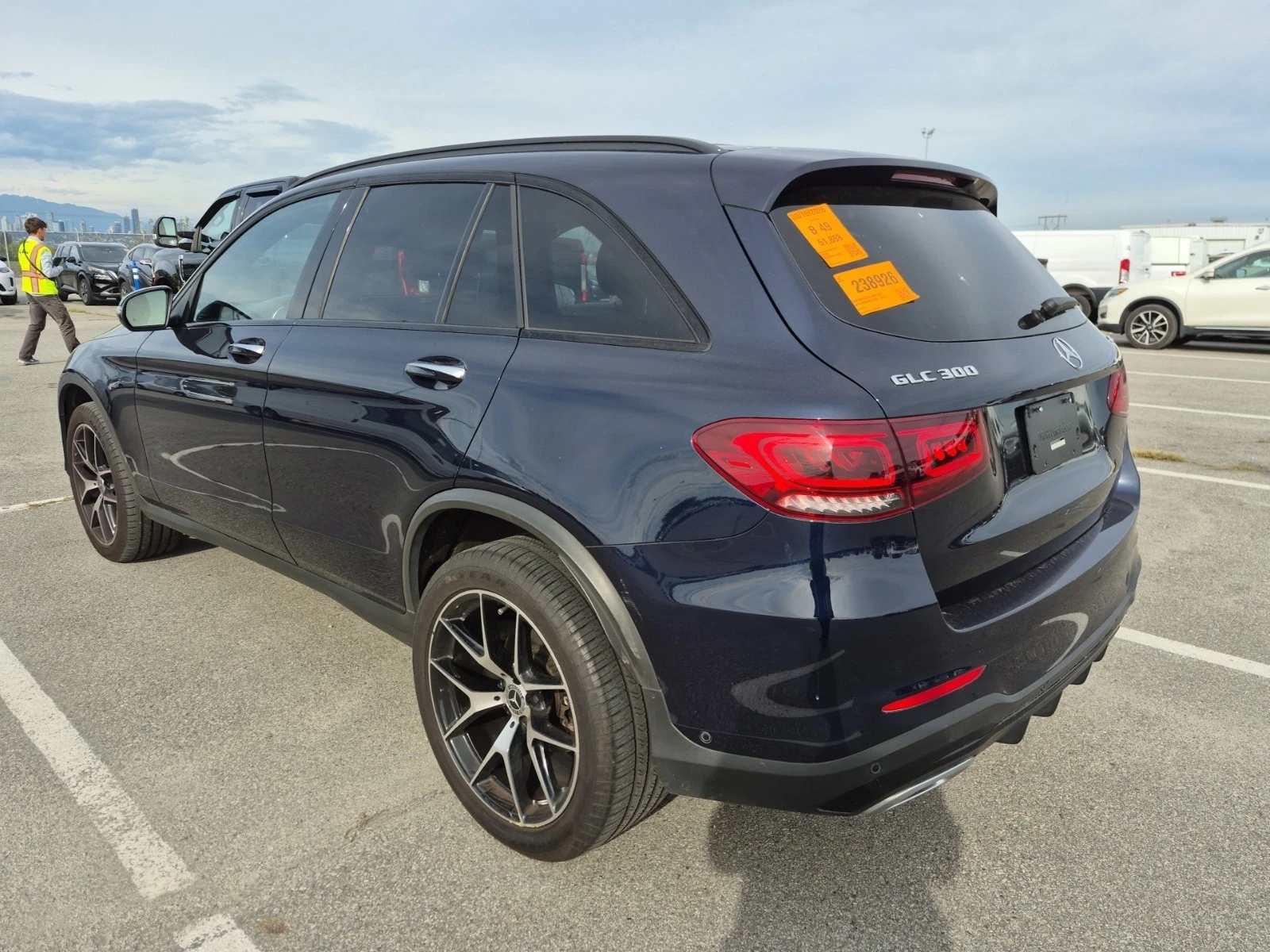 Mercedes-Benz GLC 300  DISTRONIC / 360 / MEMORY / BURMESTER , снимка 4 - Автомобили и джипове - 56023236
